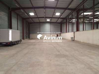 Entrepôt 570m² à louer à Orléans Sud