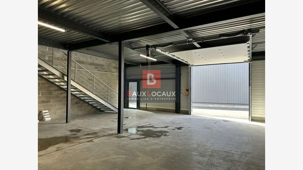 Local mixte 277m² avec bureaux à louer à Vedène