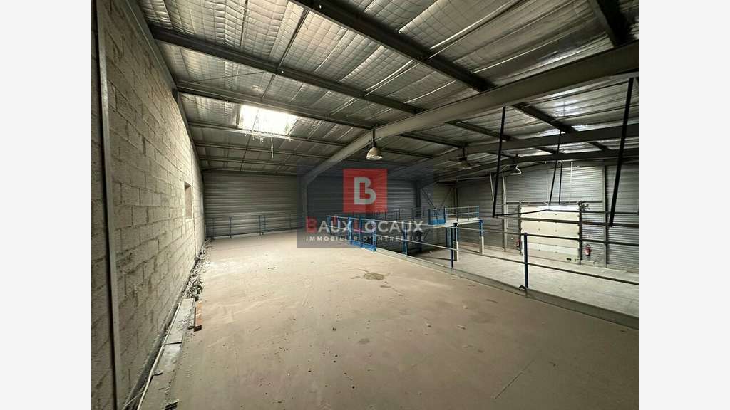 Local d'activité 817m² avec bureaux à louer Vedène