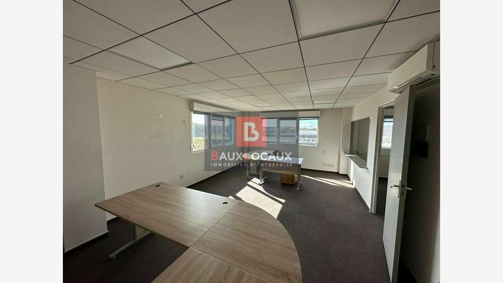 Local d'activité 817m² avec bureaux à louer Vedène