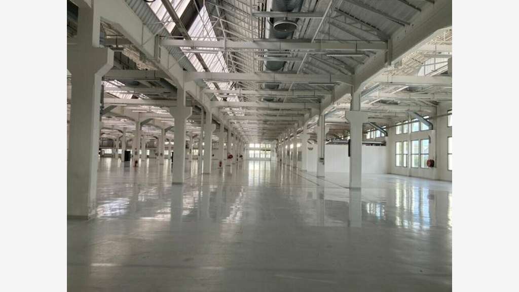 Locaux industriels 11200m² à louer à Vénissieux