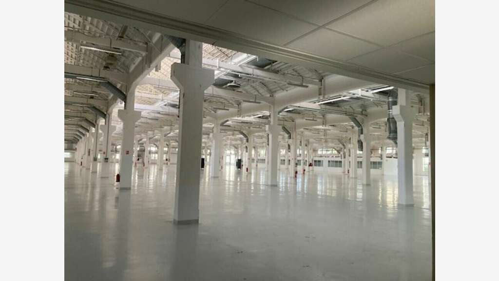 Locaux industriels 11200m² à louer à Vénissieux