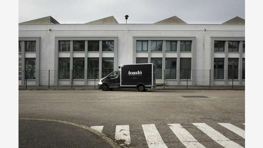 Locaux industriels 11200m² à louer à Vénissieux