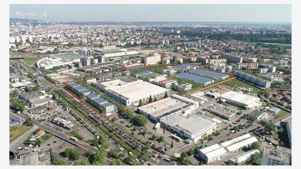 Locaux industriels 11200m² à louer à Vénissieux