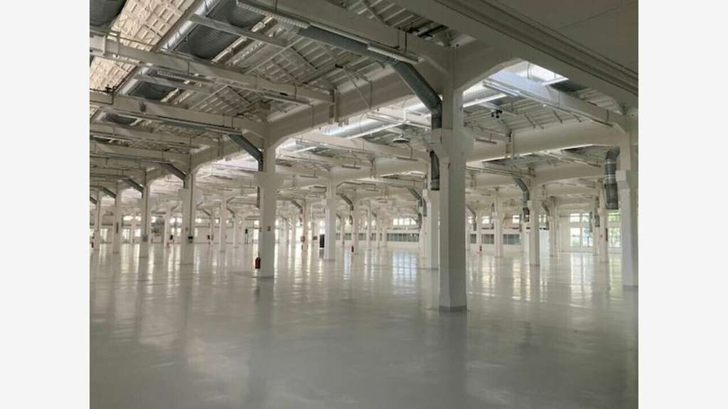 Locaux industriels 11200m² à louer à Vénissieux