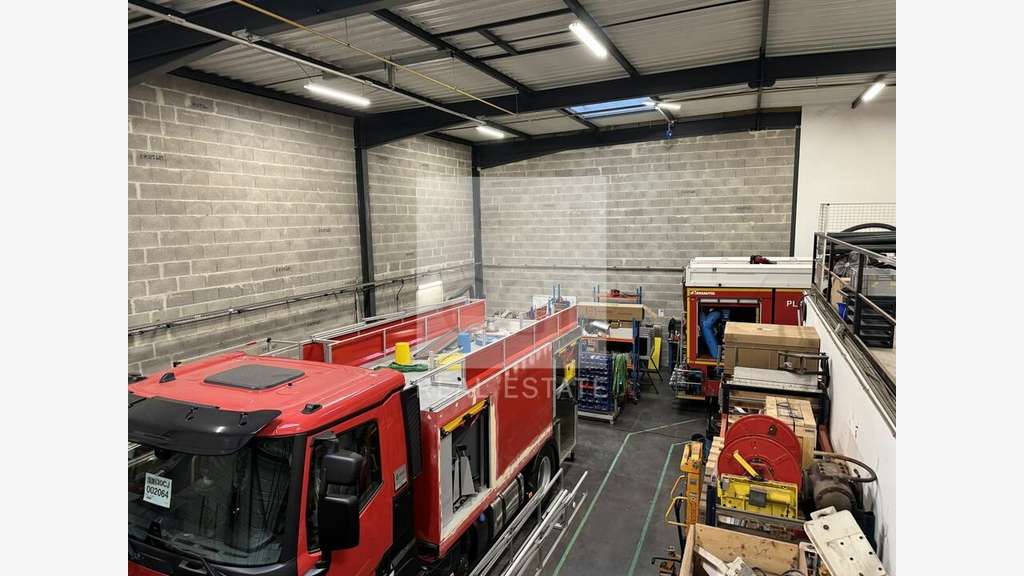 Local d'activité 417m² à louer à Vénissieux
