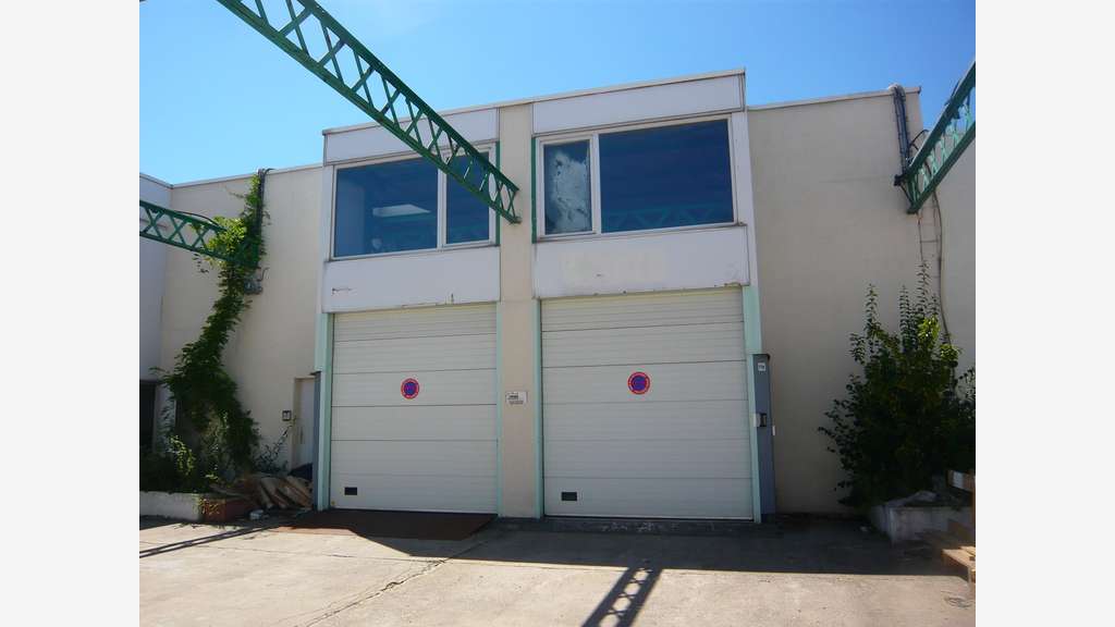 Entrepôt 92m² à louer à Vénissieux