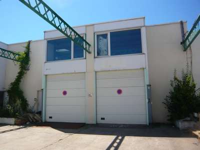 Entrepôt 92m² à louer à Vénissieux