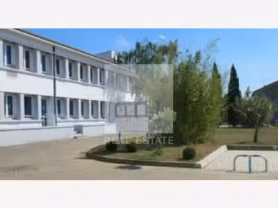 A louer locaux d'activités à Vénissieux