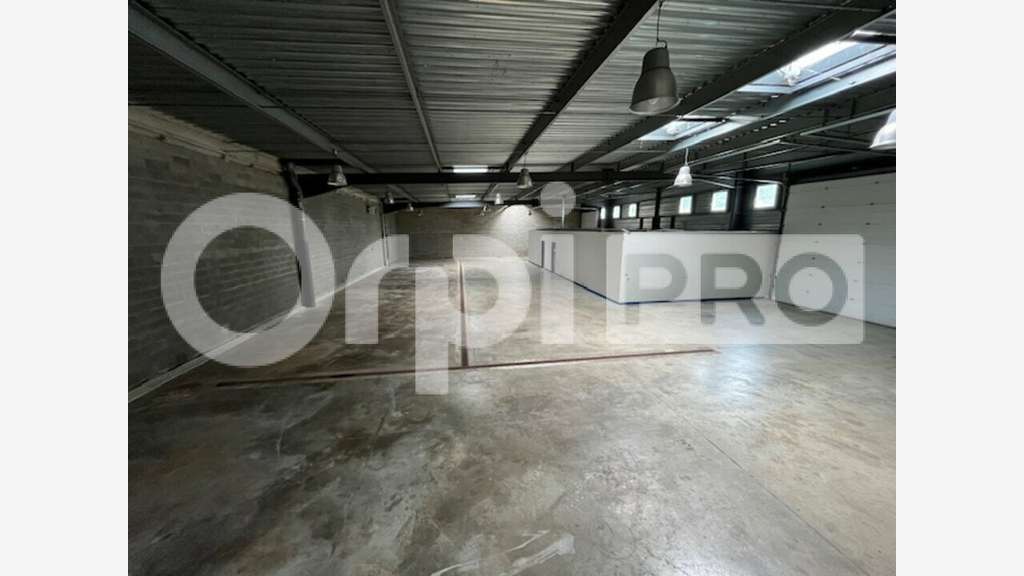 A louer local d'activité 777m² à Vert-Saint-Denis