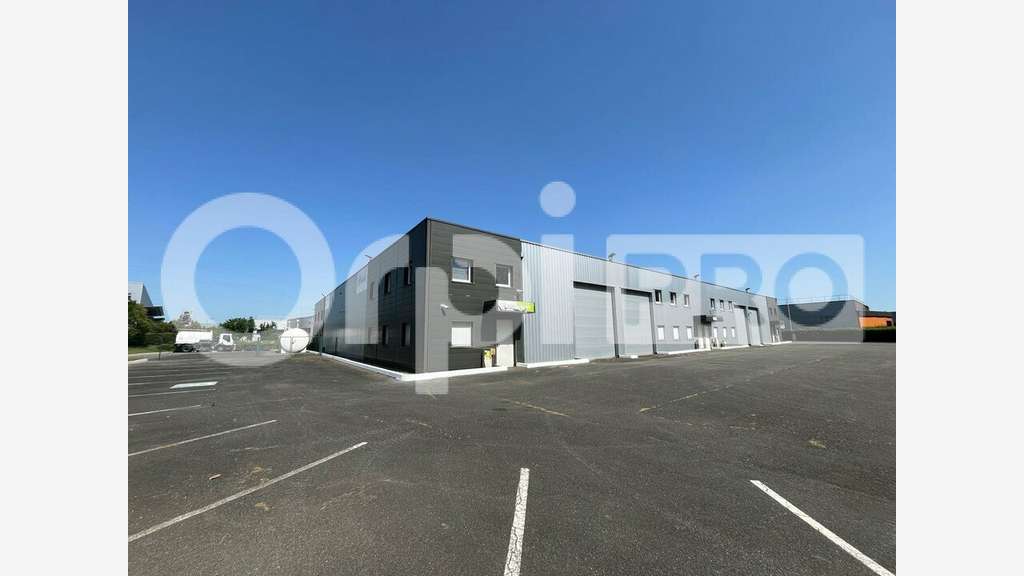 A louer local d'activité 777m² à Vert-Saint-Denis