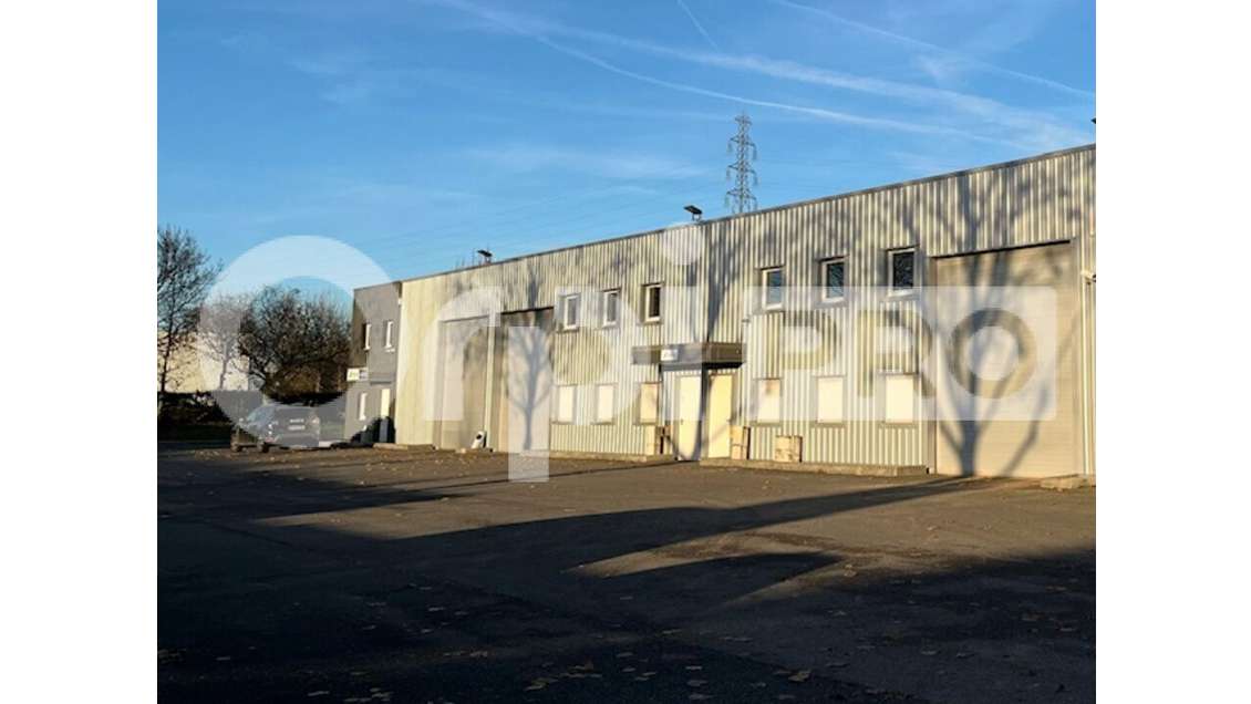 A louer local d'activité 777m² à Vert-Saint-Denis