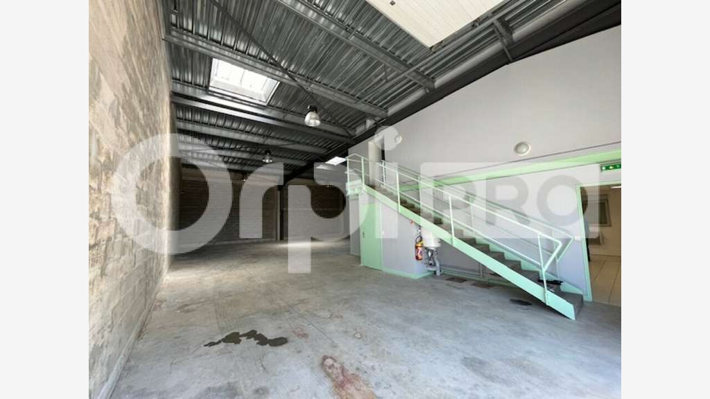 Local d'activité 289m² à louer à Vert Saint Denis