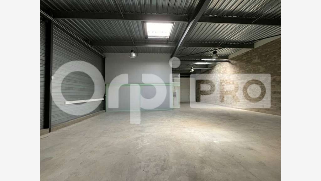 Local d'activité 289m² à louer à Vert Saint Denis