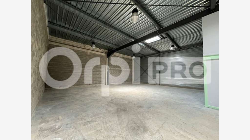 Local d'activité 289m² à louer à Vert Saint Denis