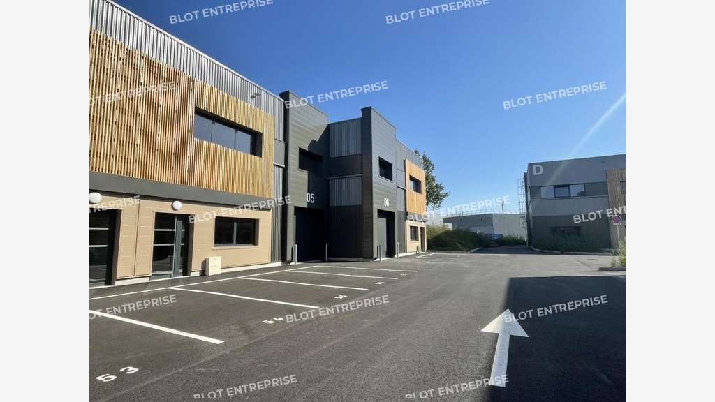 A vendre à louer local d'activités 320m² à Vertou