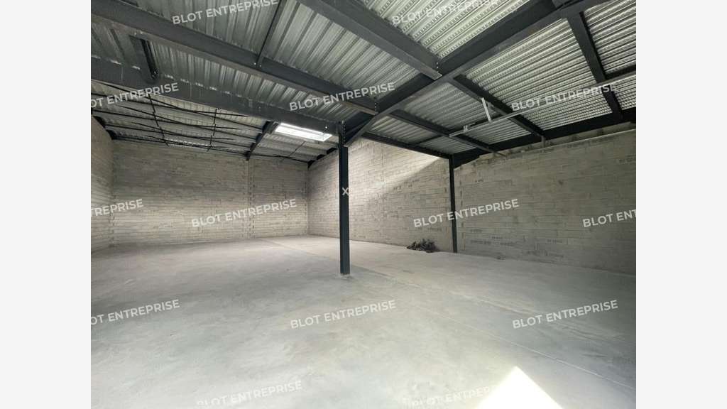 A vendre à louer local d'activités 320m² à Vertou