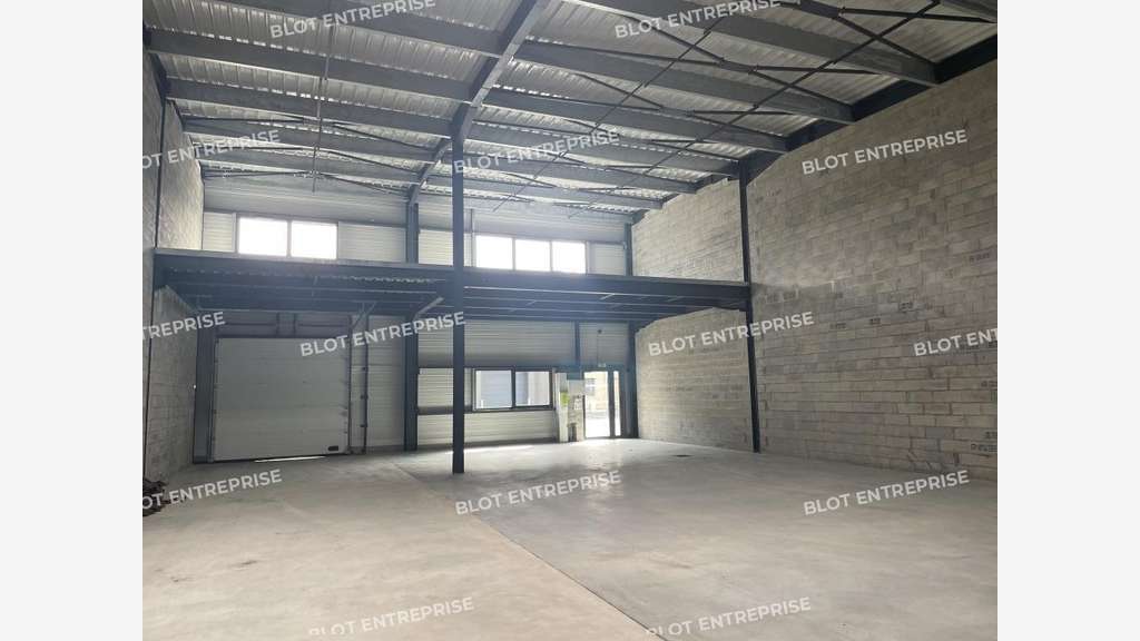 A vendre à louer local d'activités 320m² à Vertou
