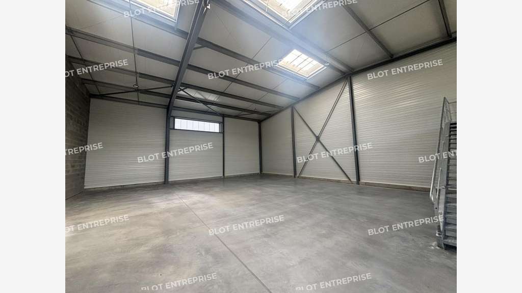 A louer locaux d'activités 349m² à Vigneux 