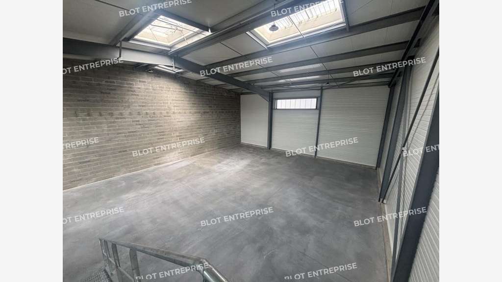 A louer locaux d'activités 349m² à Vigneux 