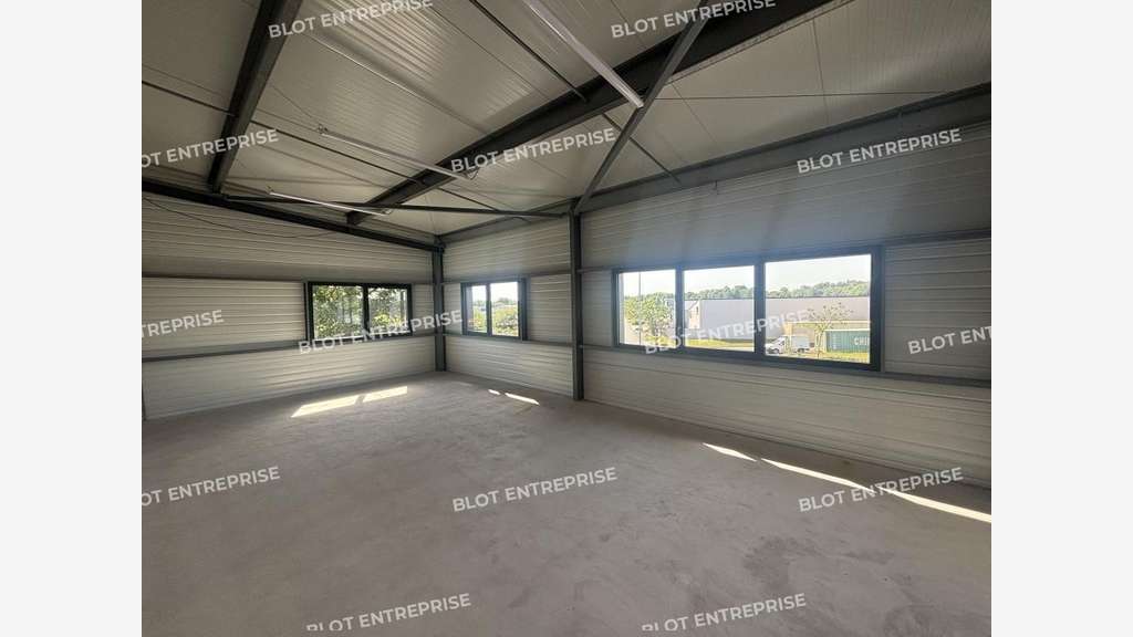 A louer locaux d'activités 349m² à Vigneux 