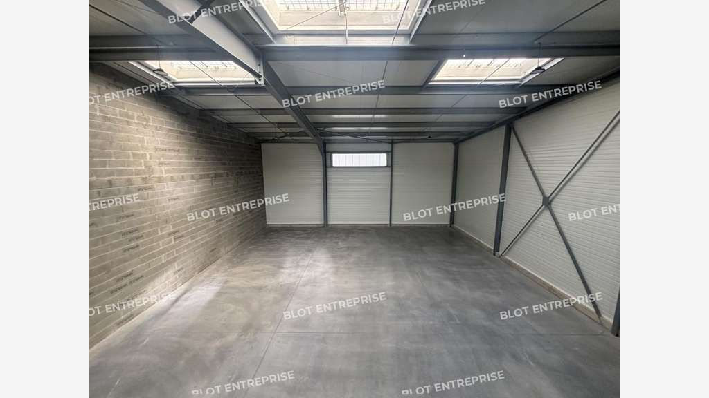 A louer locaux d'activités 349m² à Vigneux 