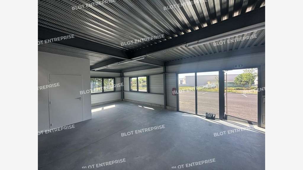 A louer locaux d'activités 349m² à Vigneux 