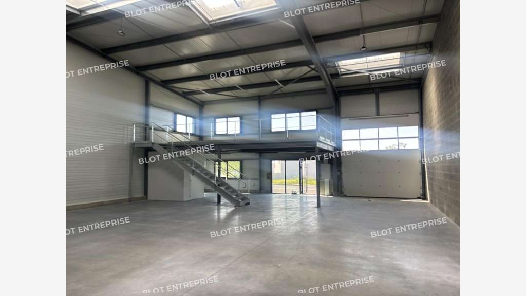 A louer locaux d'activités 349m² à Vigneux 
