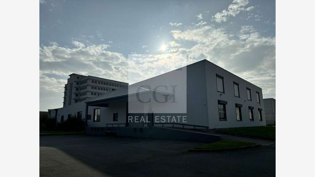 A louer local 1650m² à Villefranche-sur-Saône