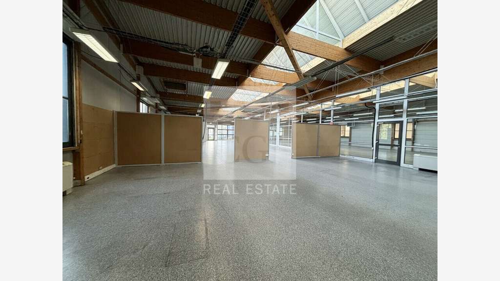 A louer local 1650m² à Villefranche-sur-Saône
