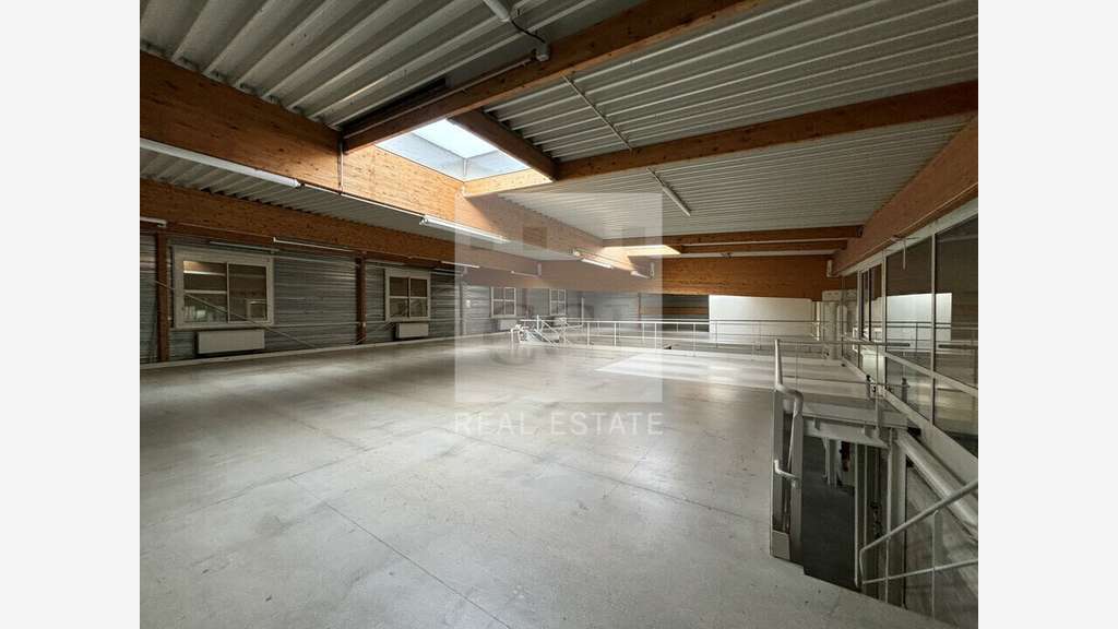 A louer local 1650m² à Villefranche-sur-Saône