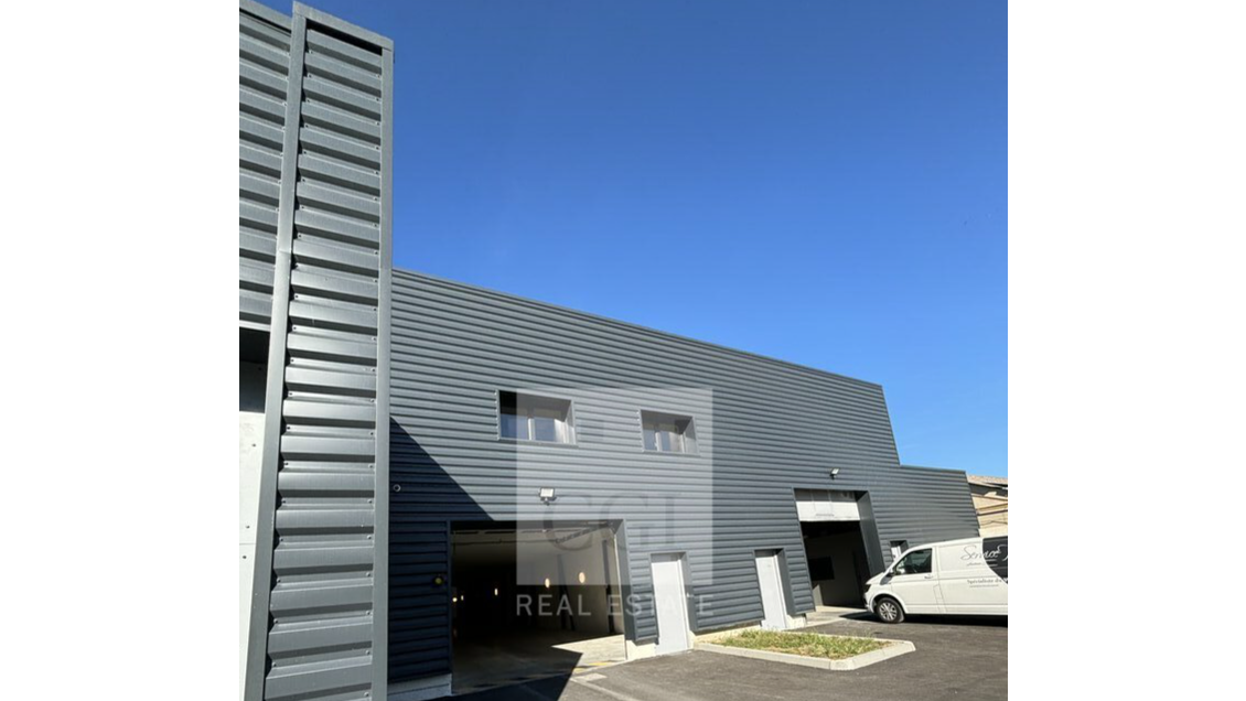 A louer locaux d'activités 621m² à Villefranche 
