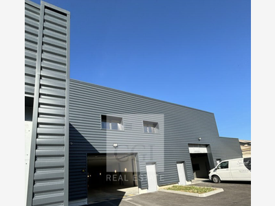 A louer locaux d'activités 621m² à Villefranche 
