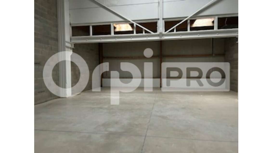 A louer local réhabilité 206m² à Villefranche 