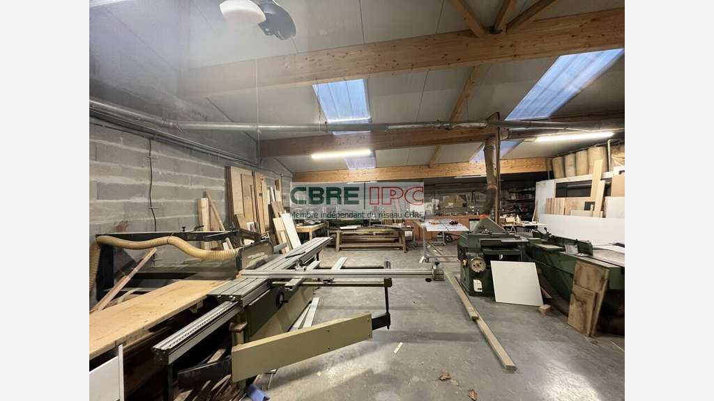 Location dépôt 119m² zone de Villefranque