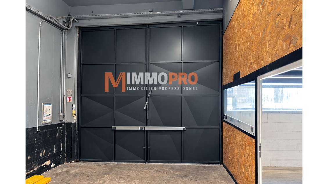 Local d'activité 230m² à Villeneuve-Loubet