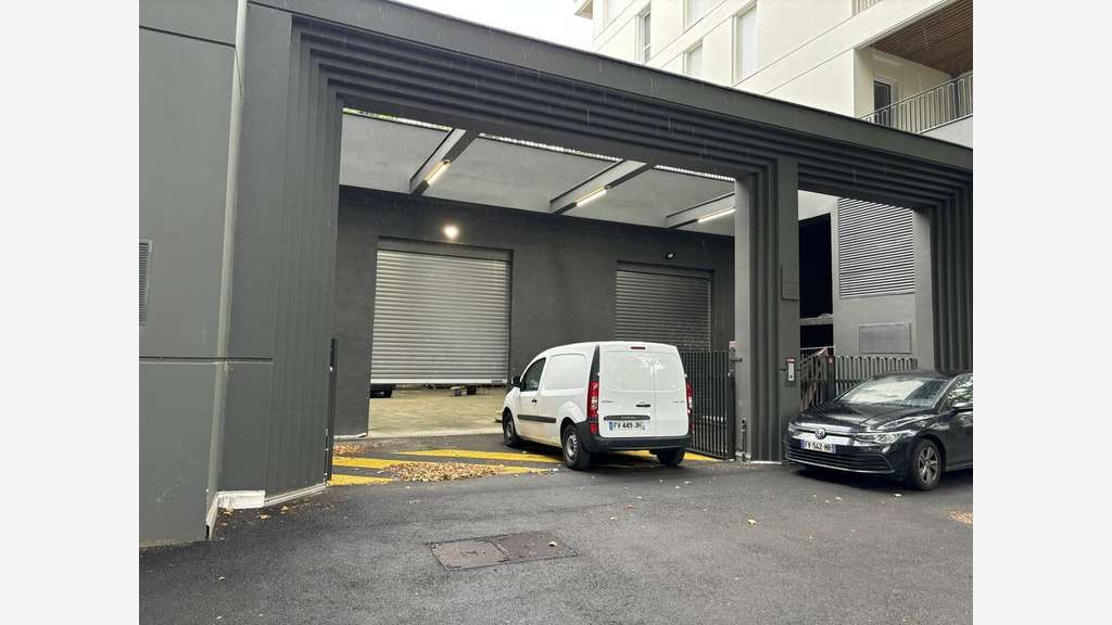 Local d'activité 230m² à louer à Villeurbanne