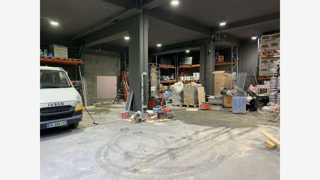 Local d'activité 230m² à louer à Villeurbanne