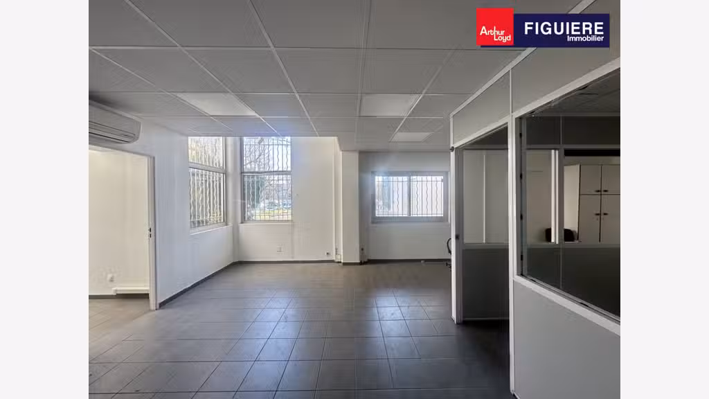 Locaux 567m² à louer sur la ZI des Estroublans 