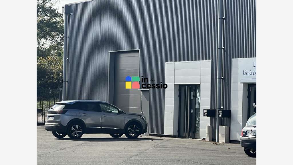 Local d’activité 270m² avec 1 400m² Le Mans Nord