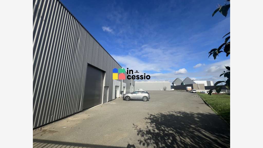 Local d’activité 270m² avec 1 400m² Le Mans Nord