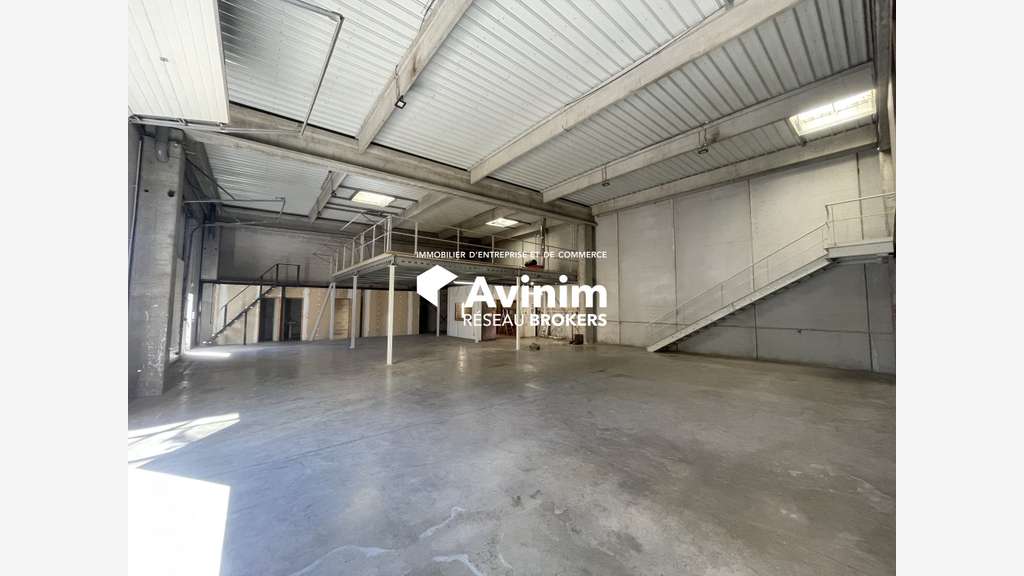 Local d'activité 714m² à louer à Pertuis