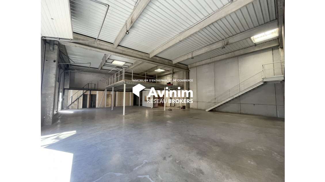 Local d'activité 714m² à louer à Pertuis