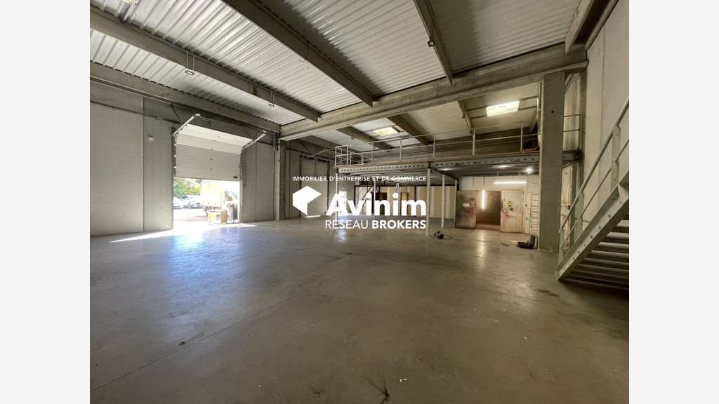 Local d'activité 714m² à louer à Pertuis
