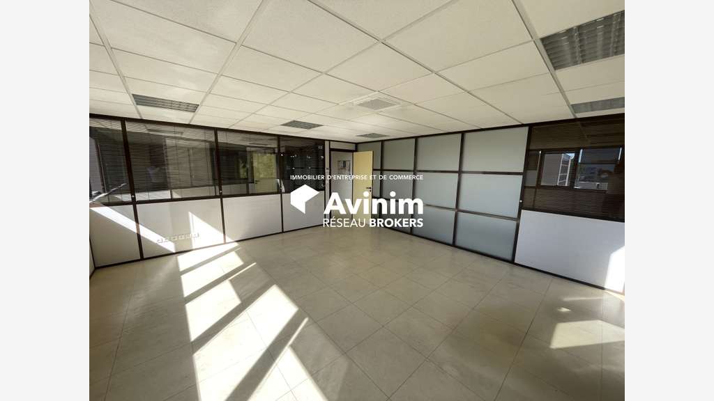 Local d'activité 714m² à louer à Pertuis