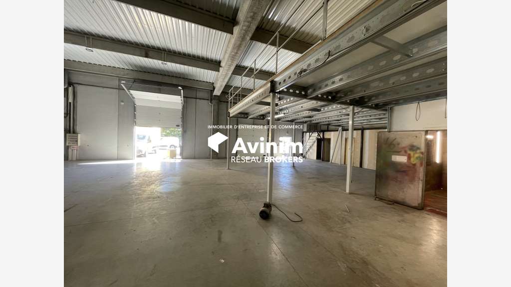 Local d'activité 714m² à louer à Pertuis
