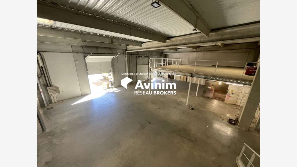 Local d'activité 714m² à louer à Pertuis