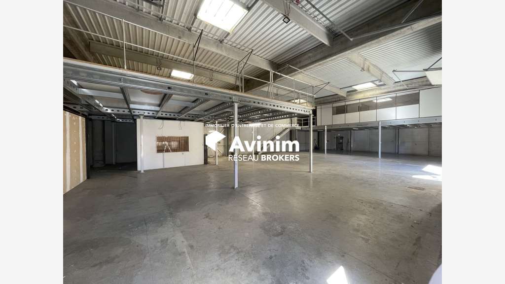 Local d'activité 714m² à louer à Pertuis