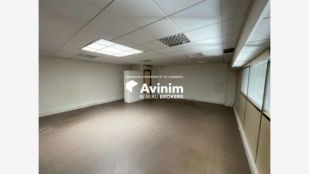 Local d'activité 714m² à louer à Pertuis