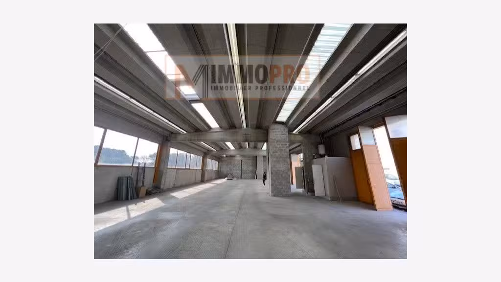 A louer entrepôt 300m² à Antibes ZI 3 Moulins